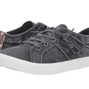 Women’s Blowfish lace up sneakers size 8